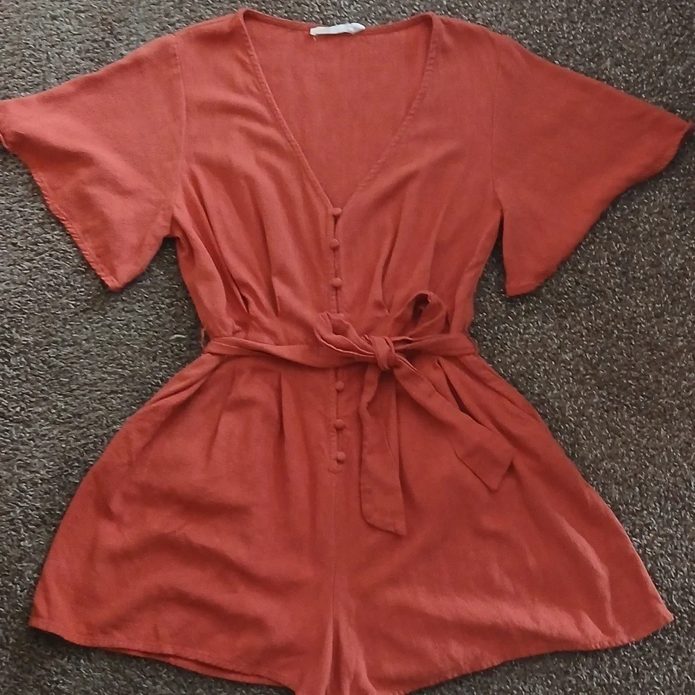 Lush coral solid tie waist Romper size Small - Picture 2 of 15